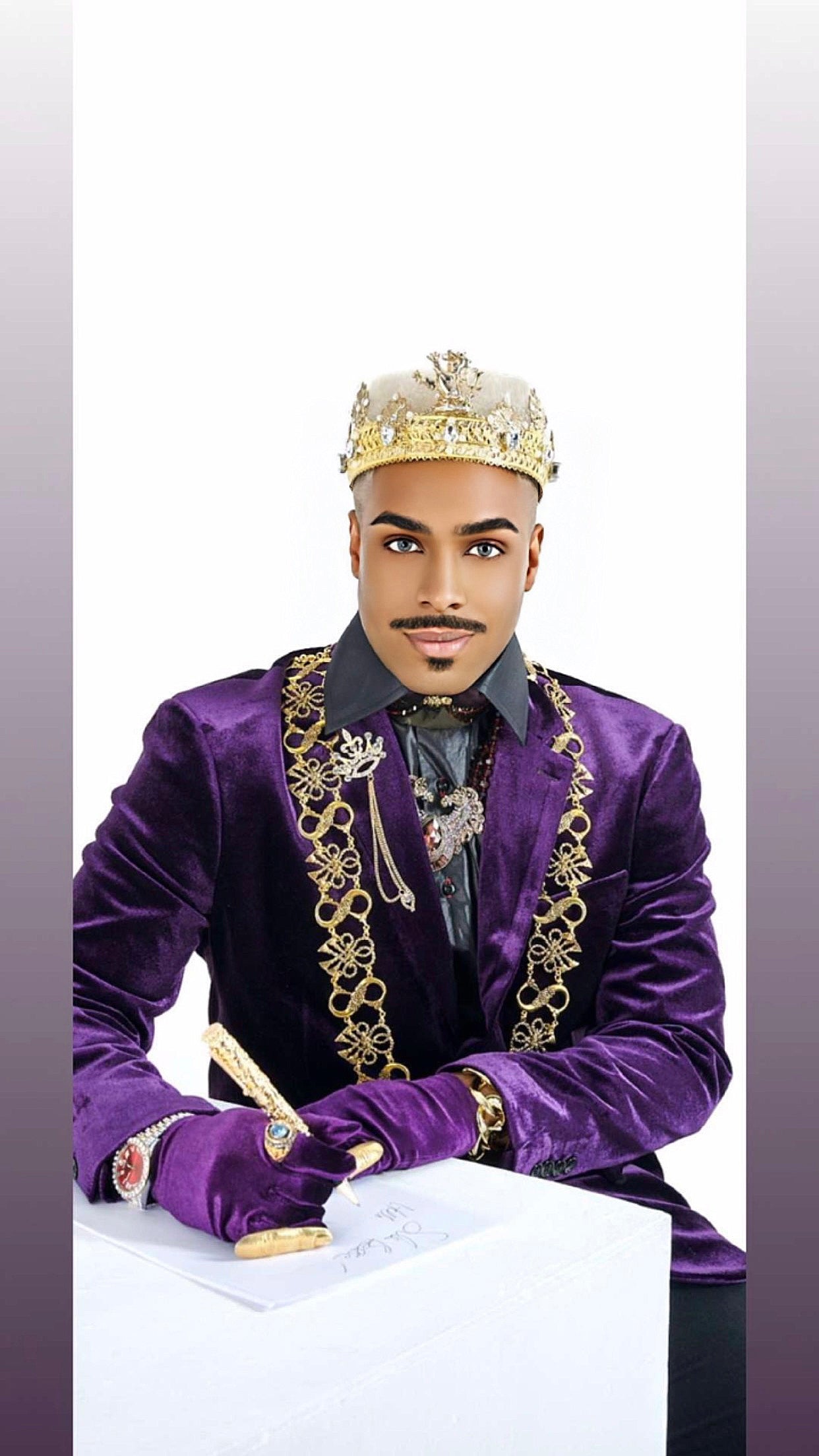 VELVET JACKETS |SoloBassé's Purple Velvet Jacket